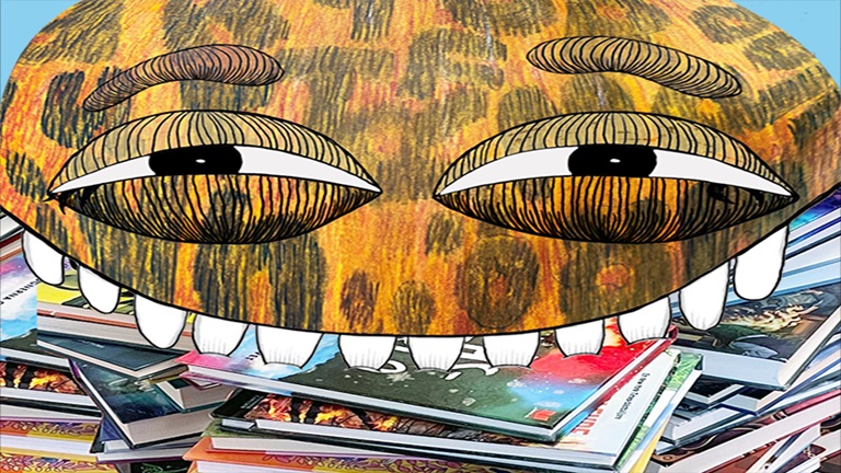 En illustration av en figur med gulbrun päls, med bokstavsfläckar. Stora ögon och jättebred glad mun som hugger tänderna i högar med böcker. Illustration av Lena Appel
