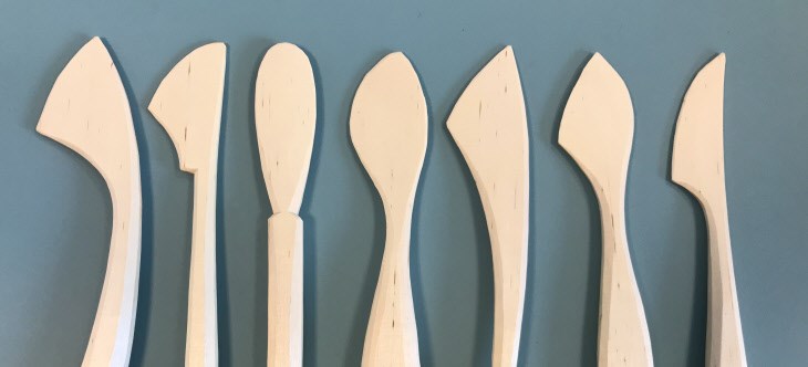 Sex smörknivar på rad