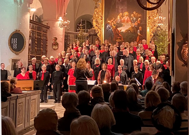 Julens sånger med församlingens körer. Foto: Lena Josefsson