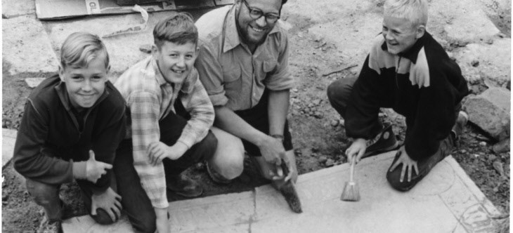 Ett gång barn med en arkeolog